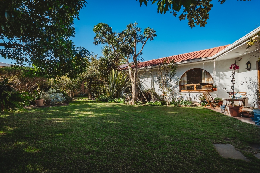 4 Bedroom Property for Sale in Glen Barrie Western Cape